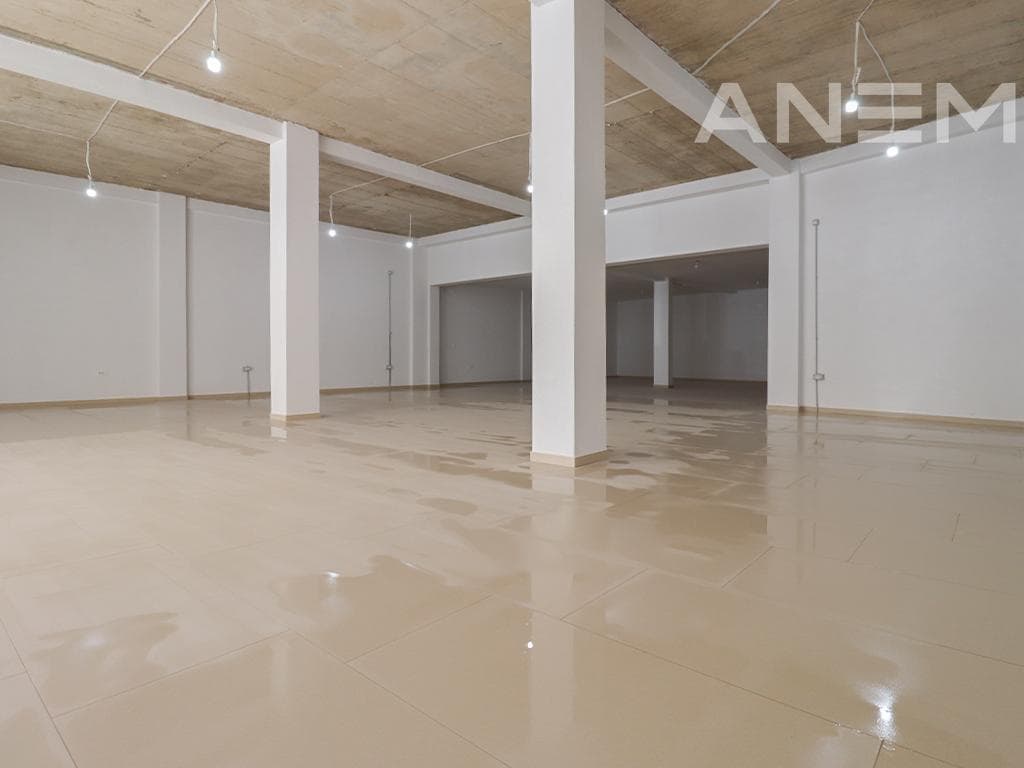 Objekt me qira 500m² në Taukbahçe 4