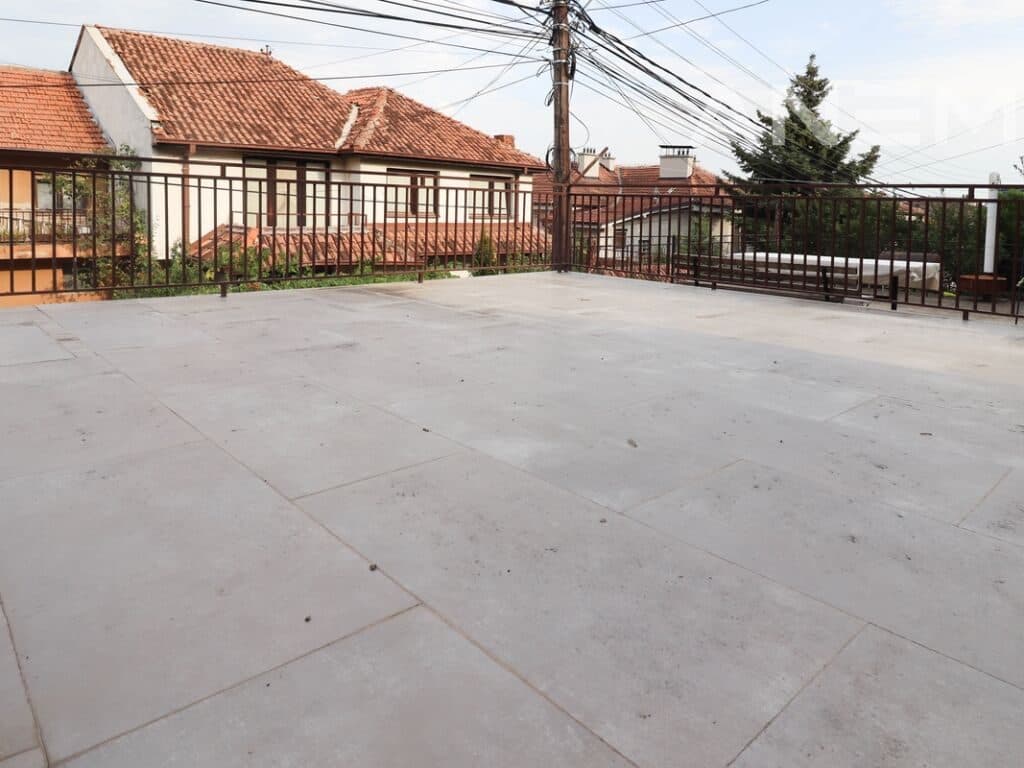 Shtëpi me qira me 10 hapësira pune në Arbëri 2
