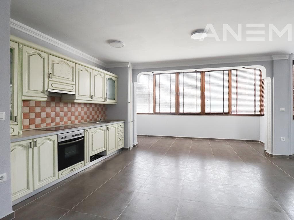 Zyre me qira me 4 hapësira pune në lagjen Aktash 2