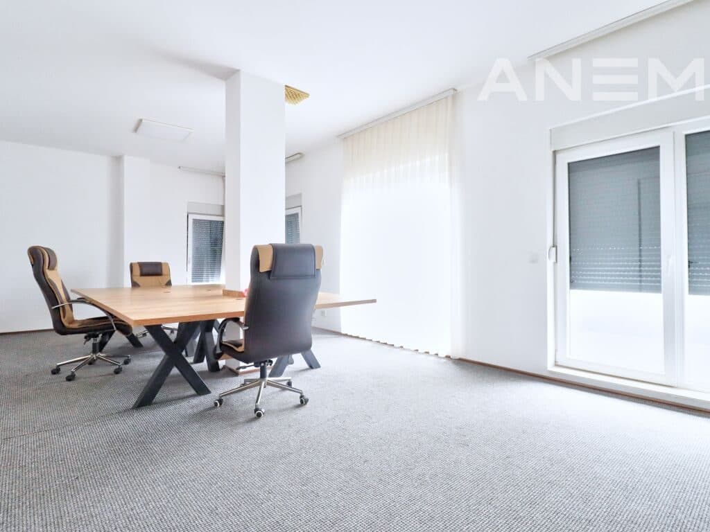 Zyre me qira 107m² + 145m² terrace në Veternik 2