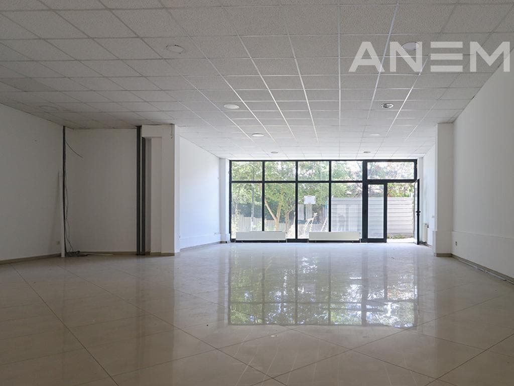 Lokal me qira 144m² në Qendër