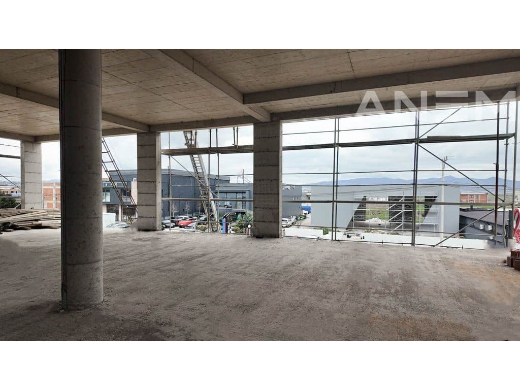 Objekt me qira 1440m² në Llapnasellë 4