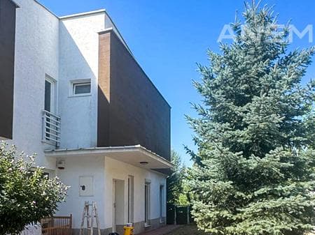 Shtëpi me qira me 4 dhoma gjumi në Marigona Residence 3