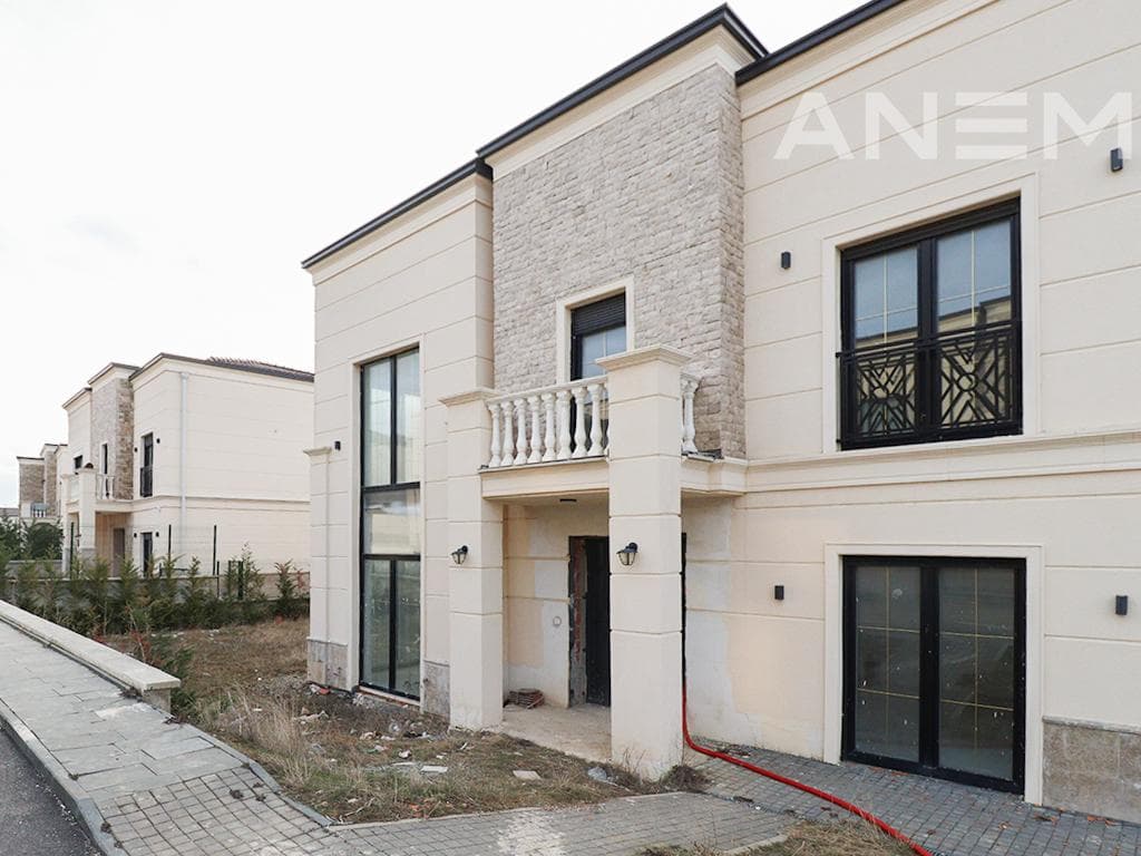 Shtëpi në shitje 374.76m² në lagjen Royal Green Residence