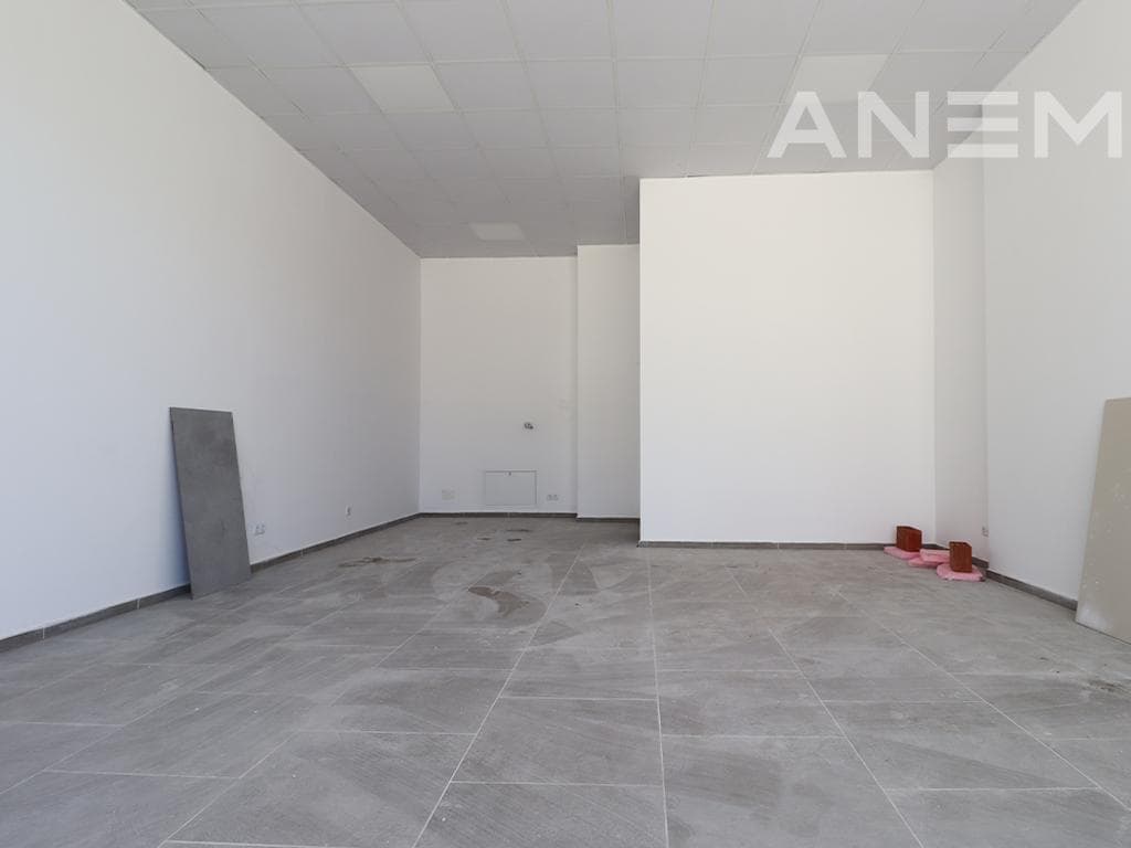 Lokal me qira me 1 hapësirë pune në Rrugën A 3