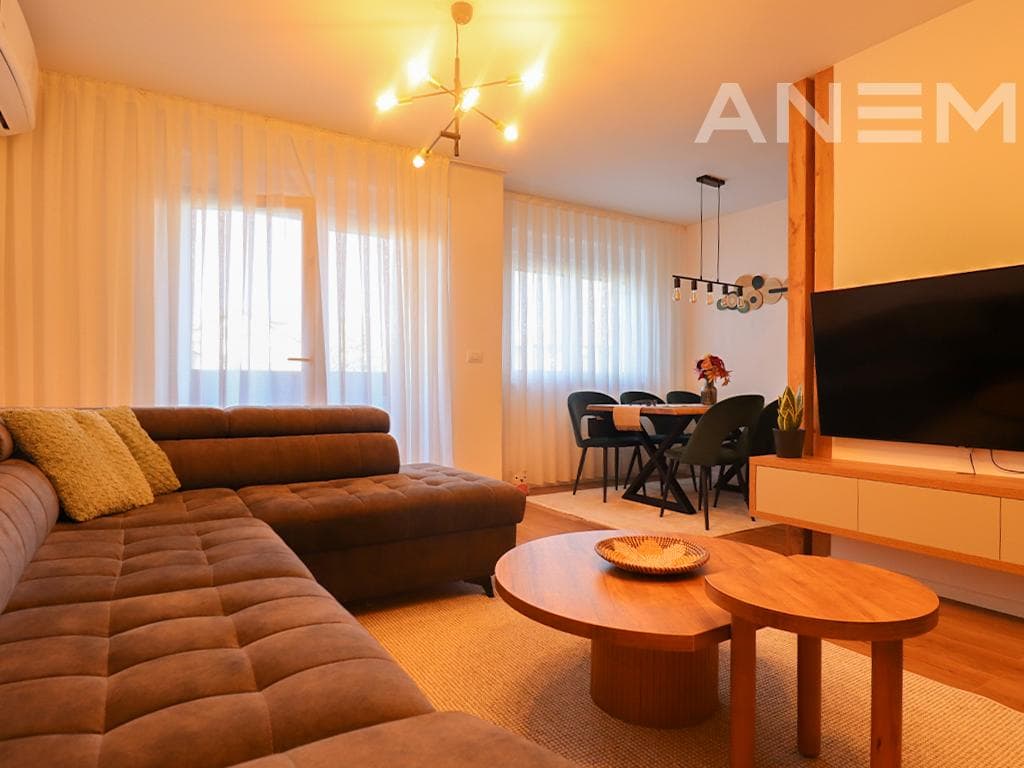 Banesë në shitje 87.7m²+17m² tarracë në Veternik 2