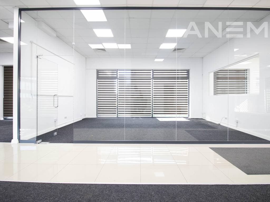 Lokal me qira 400m² në Qendër 4