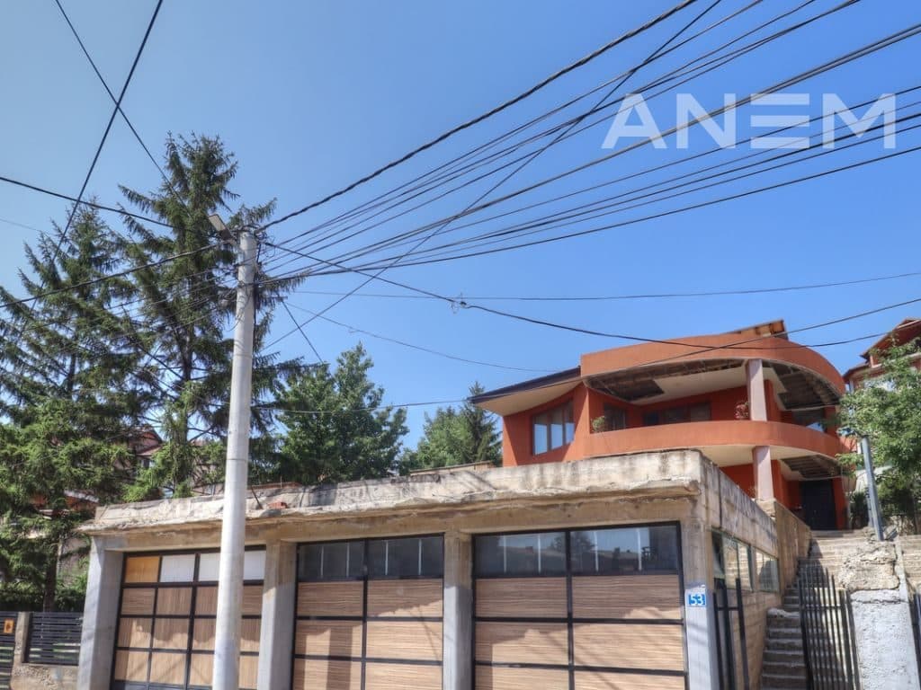 Shtëpi në shitje 300m2 në Taslixhe