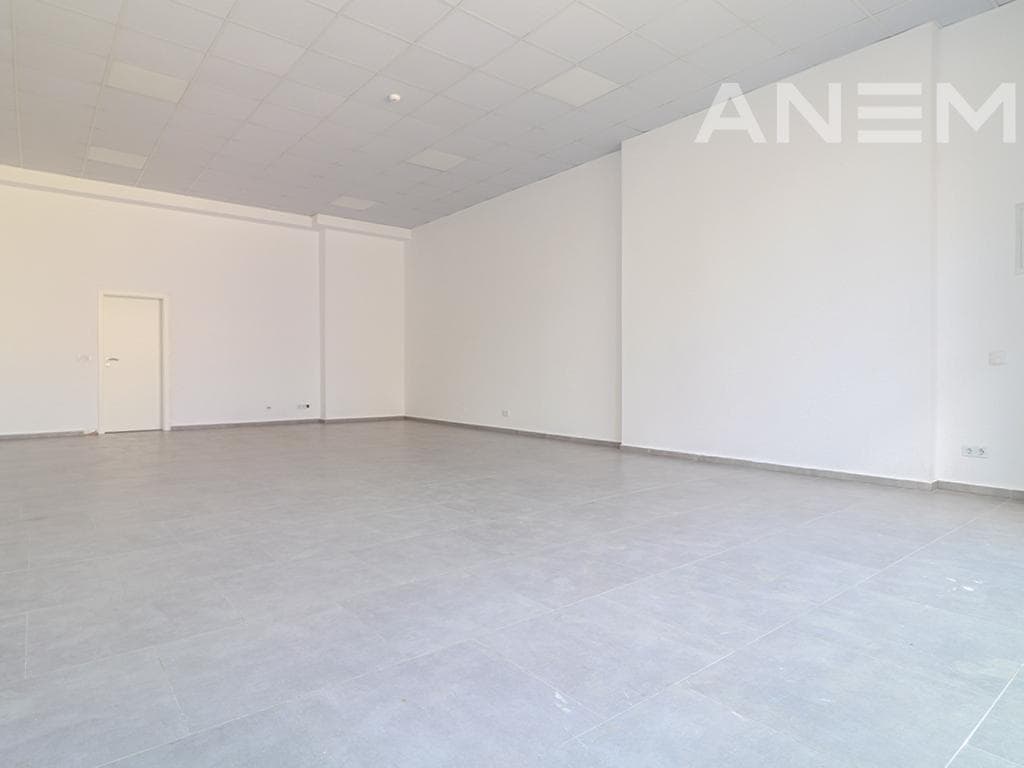 Lokal me qira me 1 hapësirë pune në Rrugën A 2