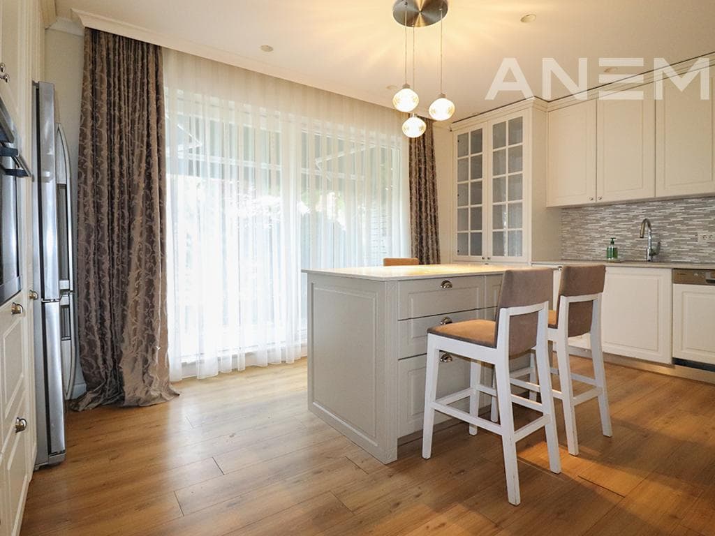 Shtëpi në shitje 174m²+42m² bodrum në lagjen Marigona Residence 4