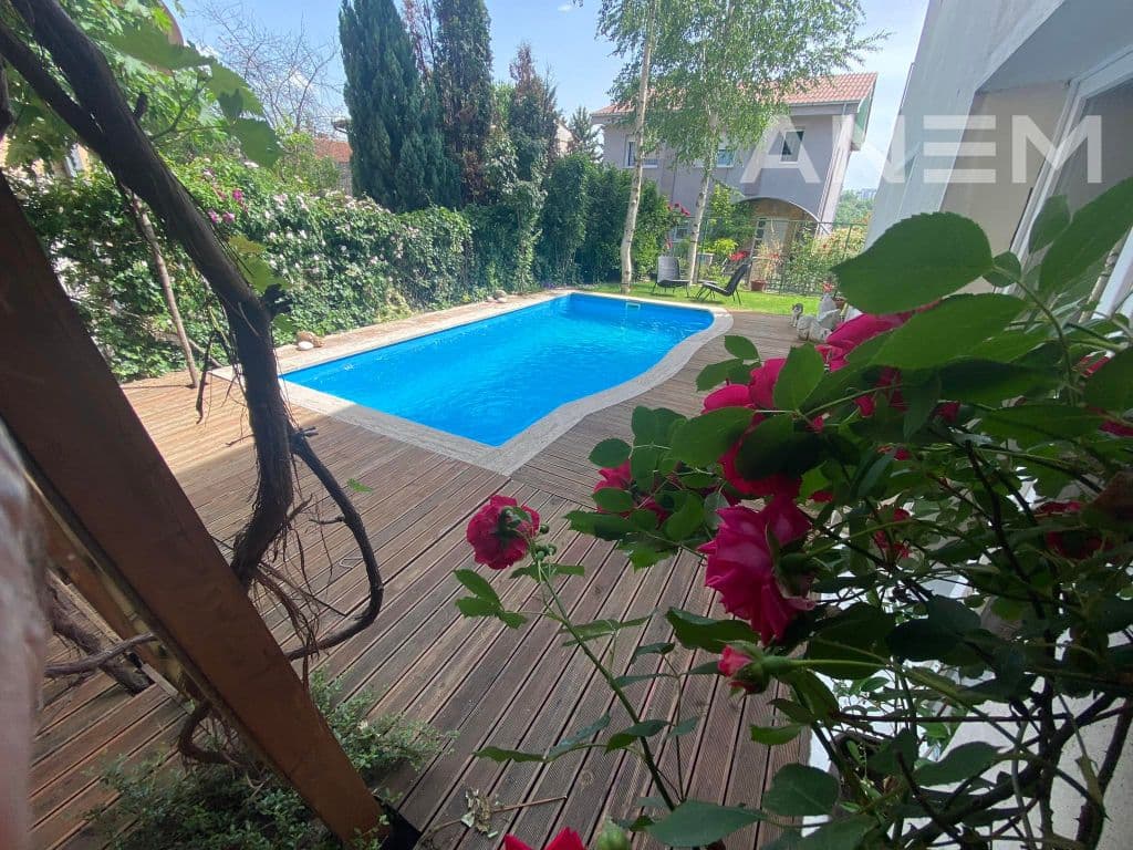 Shtëpi në shitje 1217m2 në Taslixhe