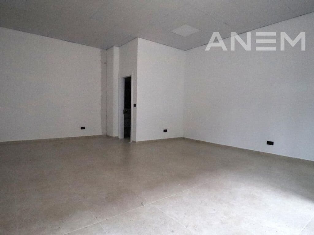 Lokal me qira 43m² në Mati 1 1