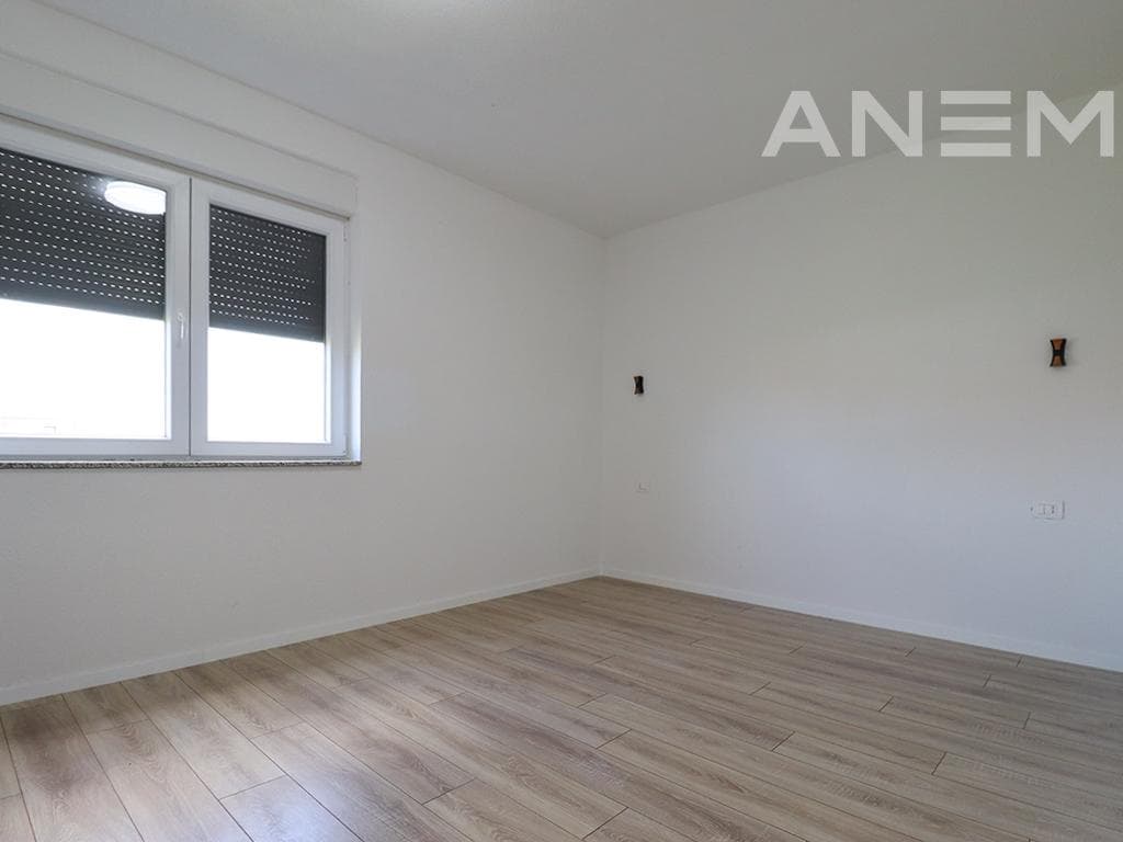 Shtëpi në shitje 390m² në fshatin Lepi