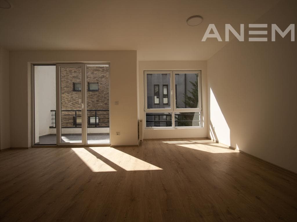 Zyre/duplex me qira me 4 hapësira pune në Arbëri
