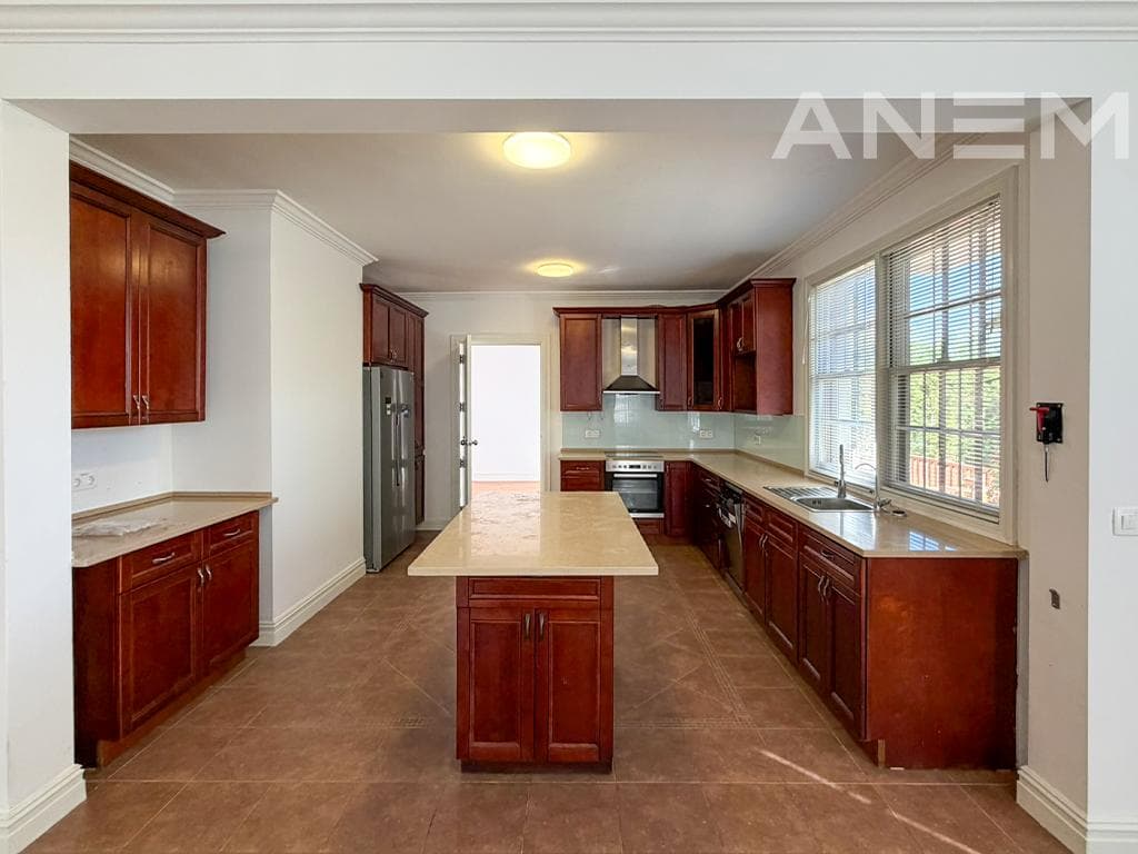 Shtëpi me qira 423m² në Fshatin Amerikan 4
