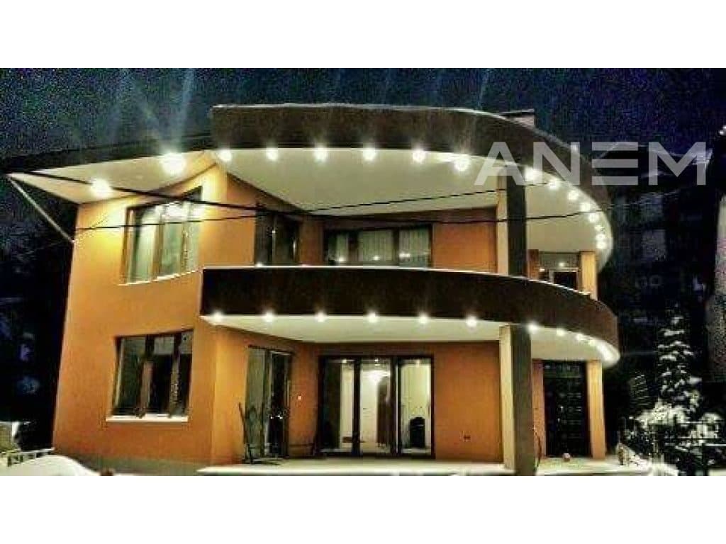 Shtëpi në shitje 300m2 në Taslixhe 4