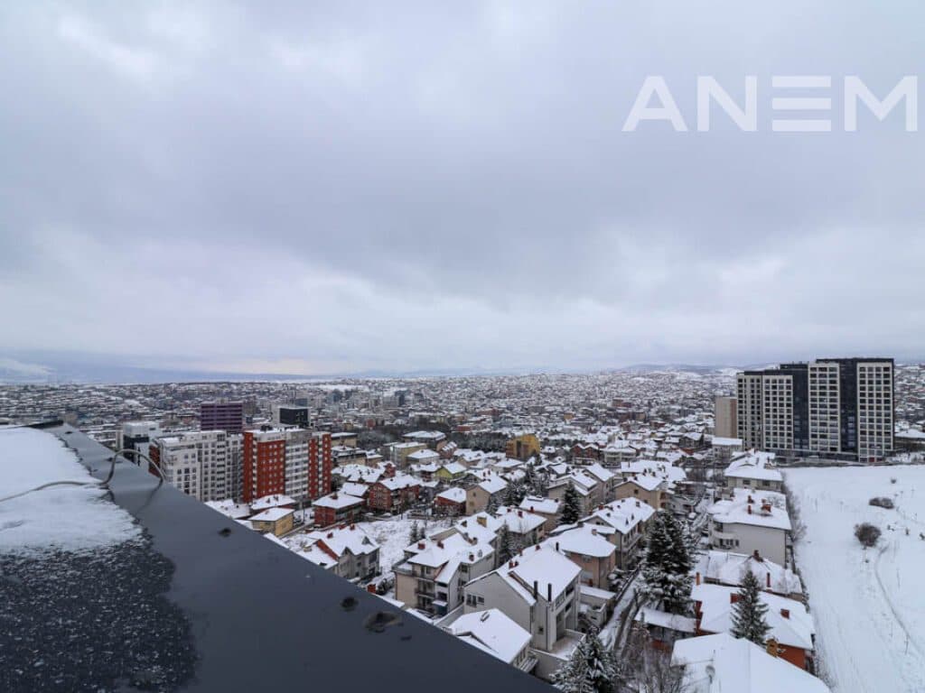 Penthouse me qira 300m² + 100m² tarracë në lagjen Bregu i Diellit 4