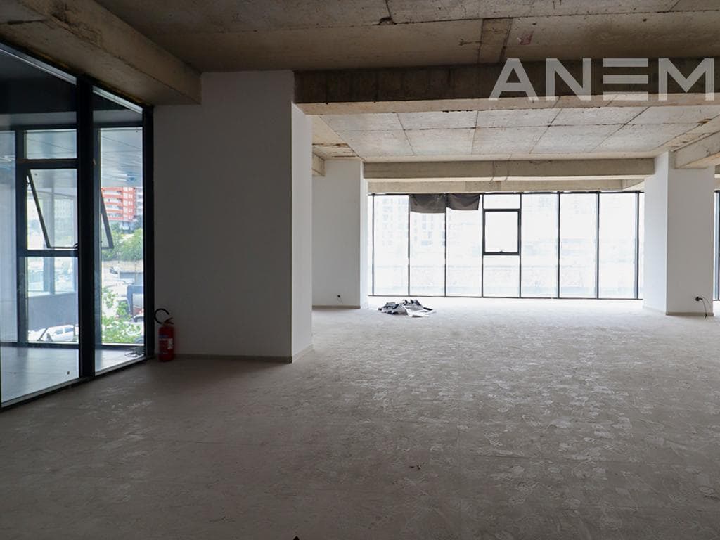 Zyrë me qira 1156 m² në Pejton 3