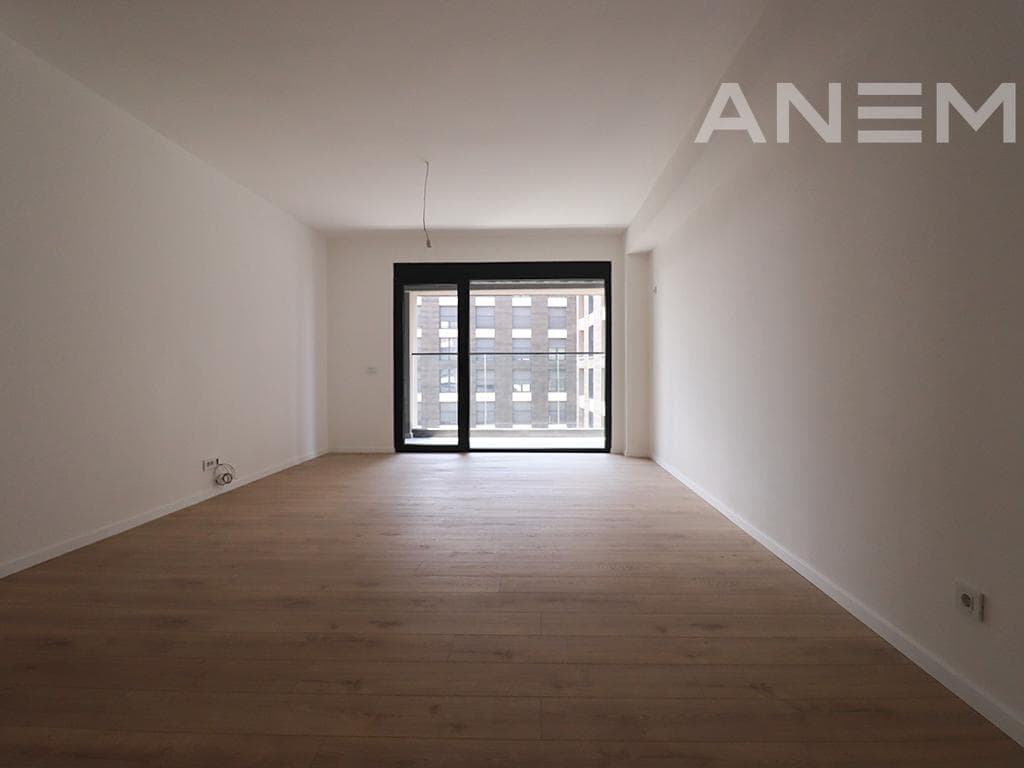 Zyre me qira me 3 hapësira pune në Lakrishtë 2