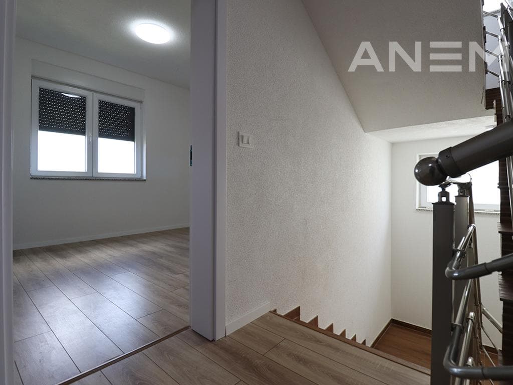 Shtëpi në shitje 390m² në fshatin Lepi