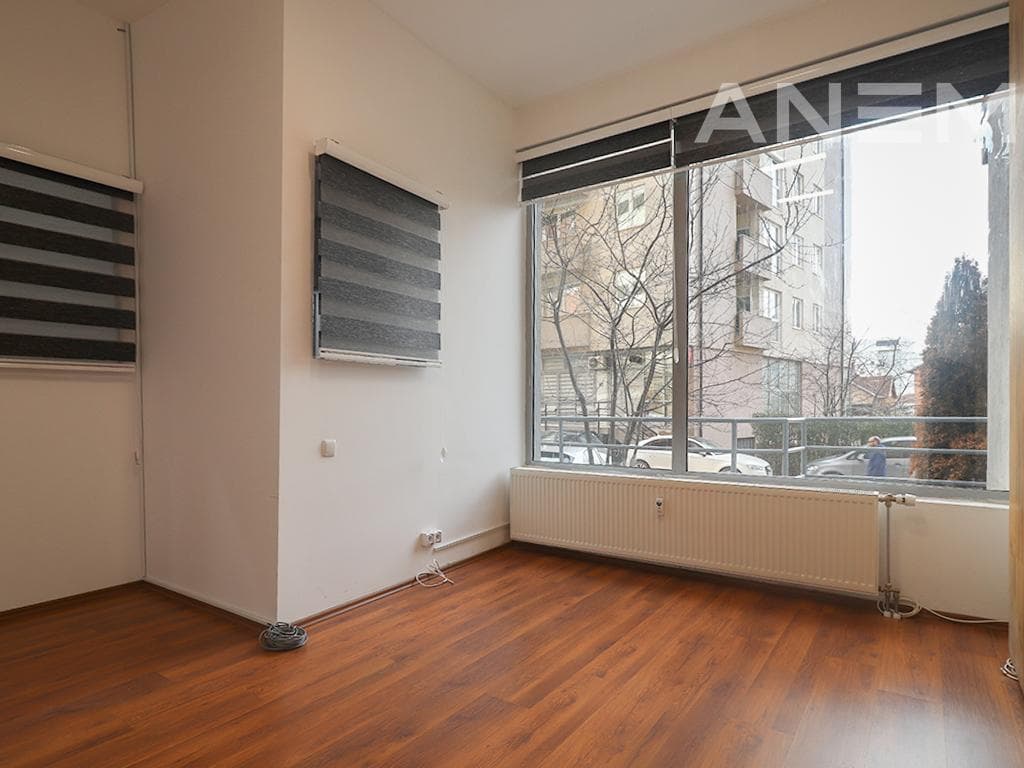 Zyre me qira me 5 hapësira pune në Kalabri 4