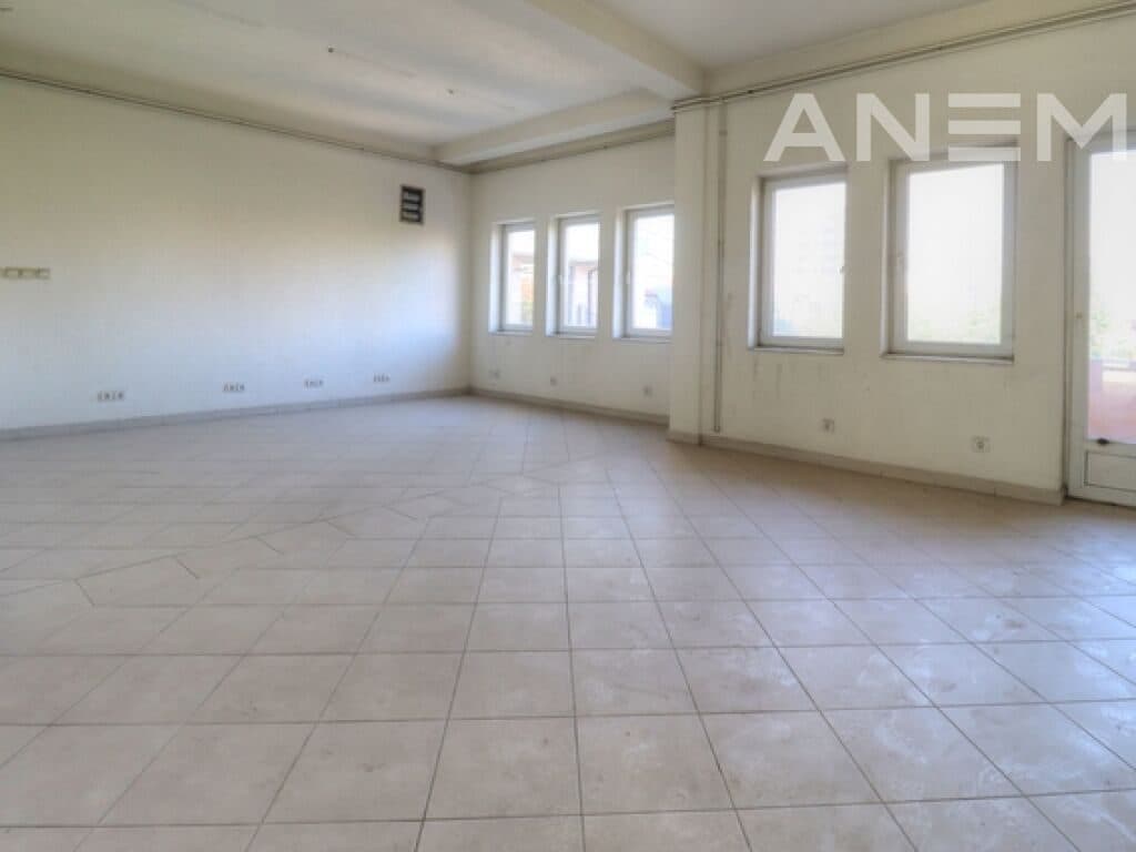 Zyre me qira 400m² në Fushë Kosovë