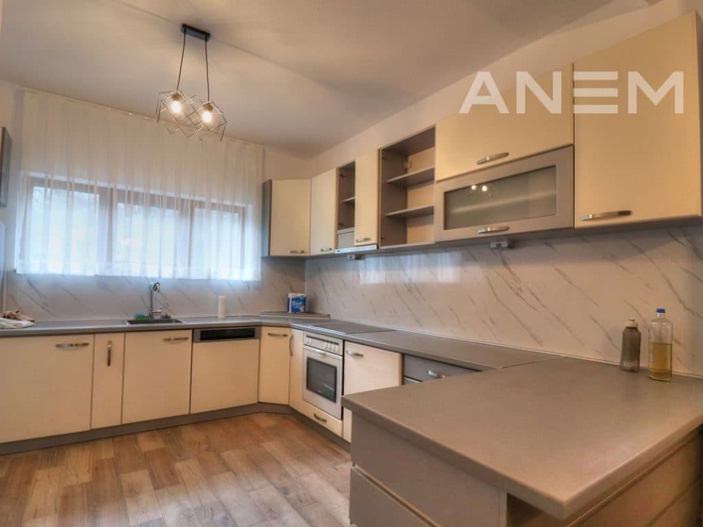 Vila në shitje 233m2 në Brezovicë
