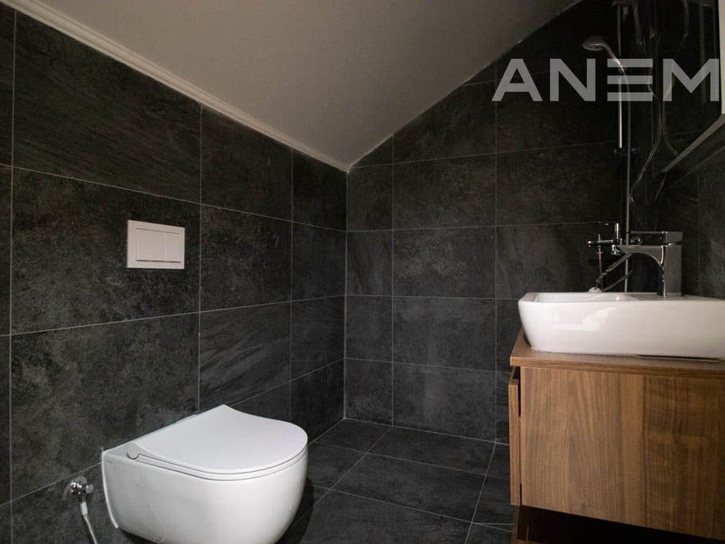 Shtëpi me qira me 3 dhoma gjumi në lagjen Royal Green Residence