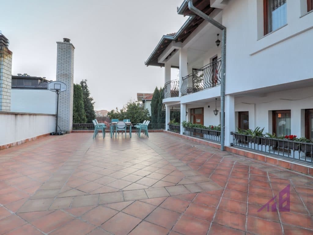 Shtëpia në shitje 185m2 në lagjën Sofalia