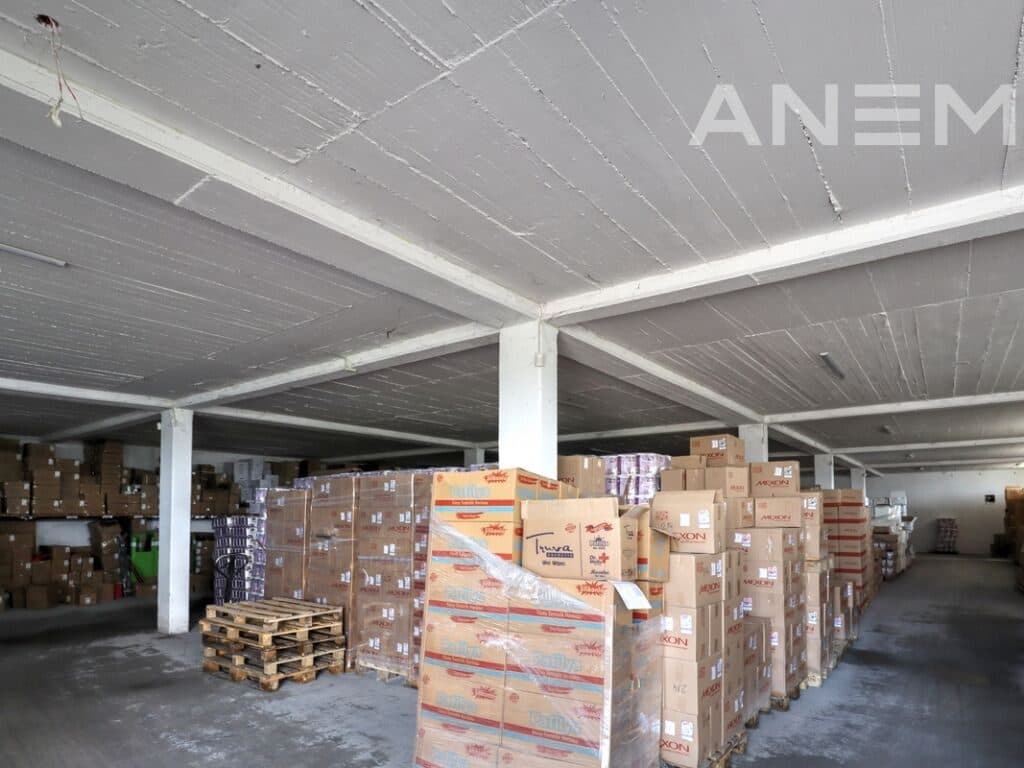 Depo me qira 2400m² në Llapllasellë