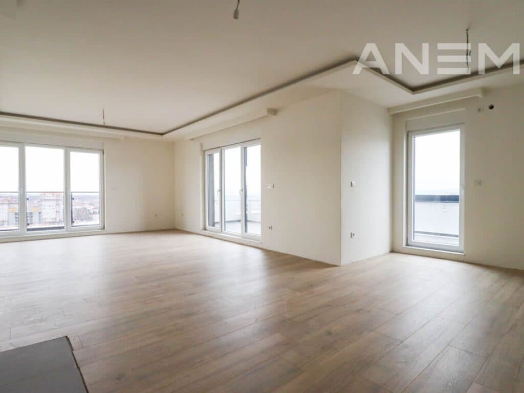 Penthouse me qira me 3 dhoma gjumi në lagjen Kalabria