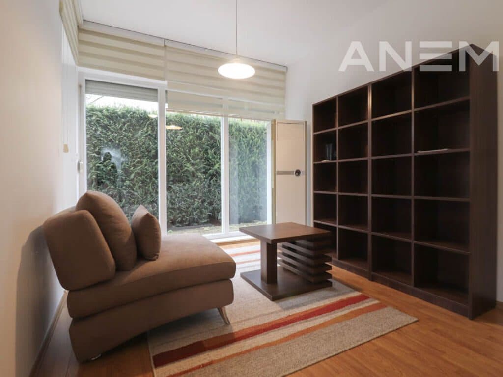 Shtëpi me qira 174m² në Marigona Residence