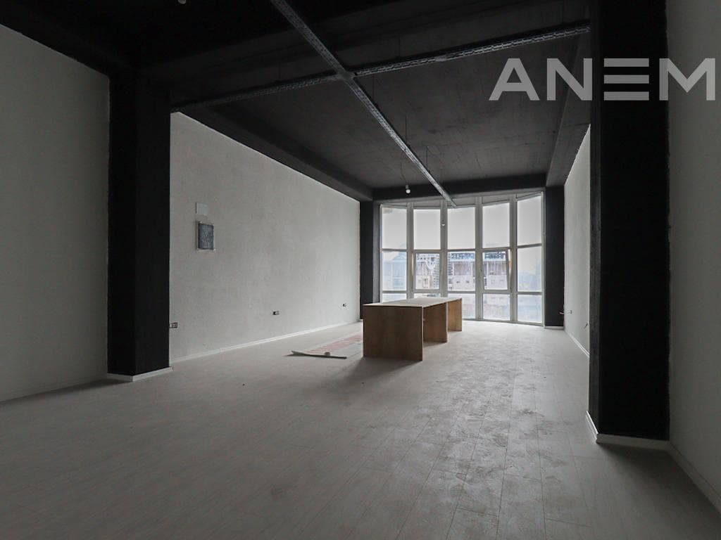 Objekt me qira 2200m² në Arbëri 4
