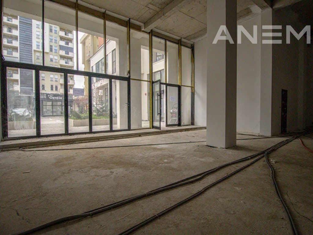 Lokal me qira me 1 hapësirë pune në rrugën B 3