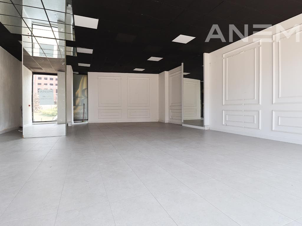 Lokal me qira 90m² në lagjen Lakrishtë 4