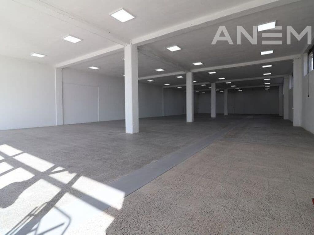 Objekt në shitje 3000m² në Veternik 2