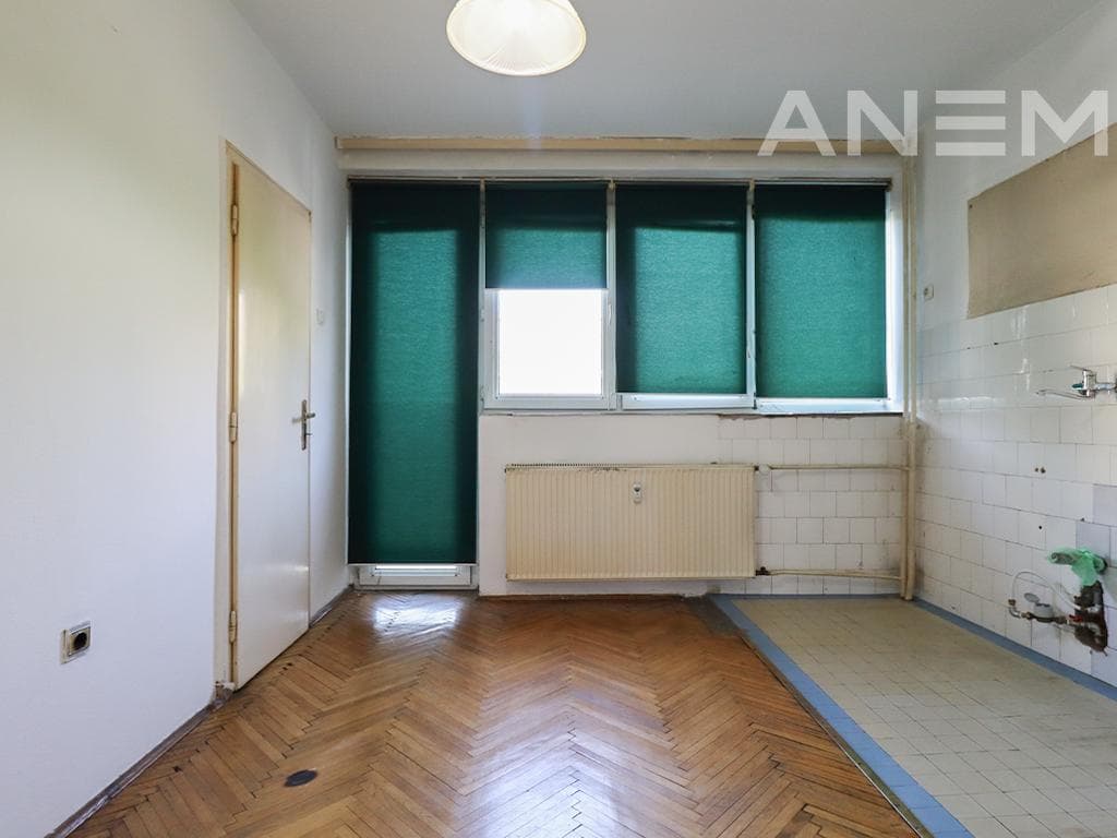 Zyre me qira me 3 hapësira pune në Qendër 3