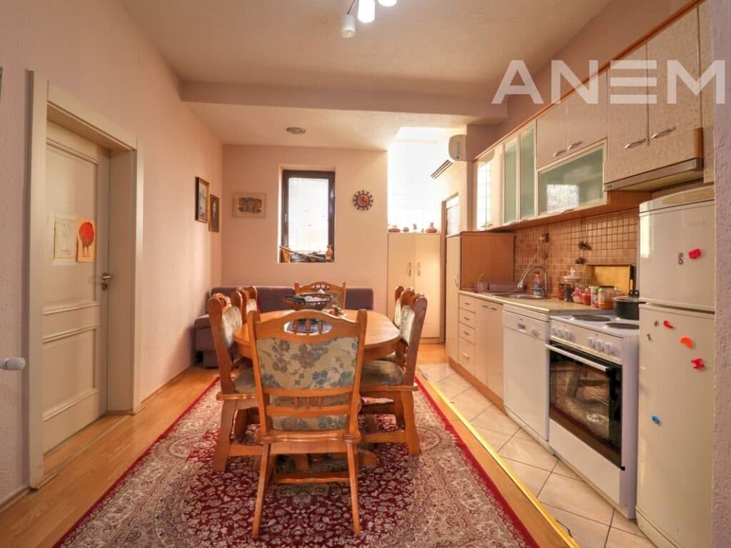 Banesë në shitje 80m² në Qendër 4