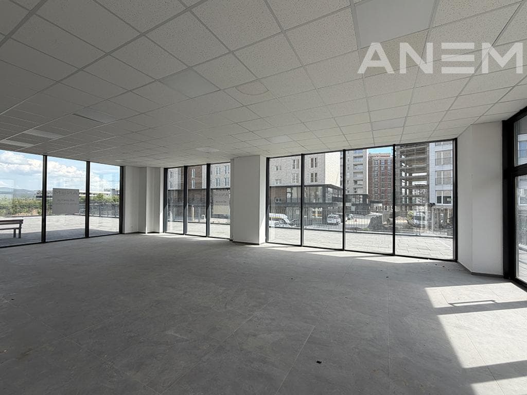 Lokal në shitje 93m² në Veternik 4