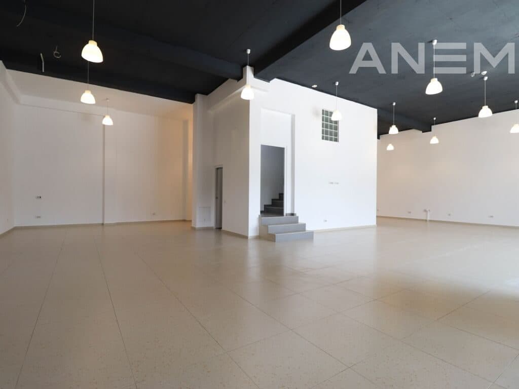 Lokal me qira 230m² në lagjen Taslixhe 3