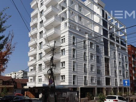 Lokal në shitje 300m2 në Rrugën B 2