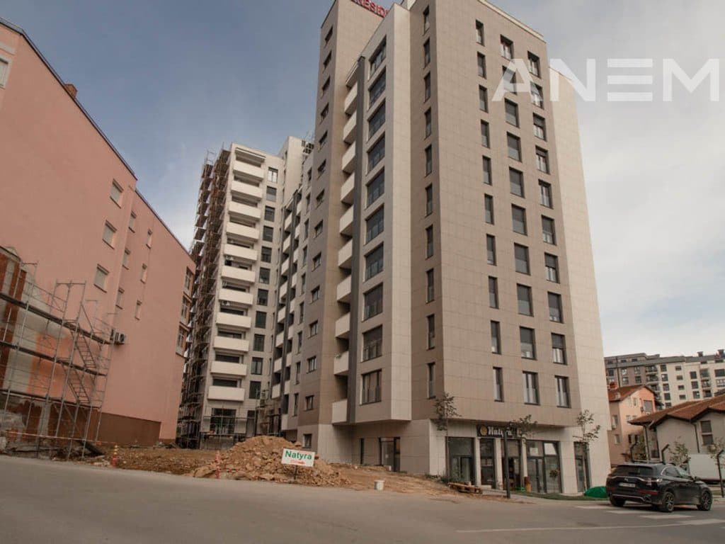 Zyre me qira 400m² në lagjen Bregu i Diellit.