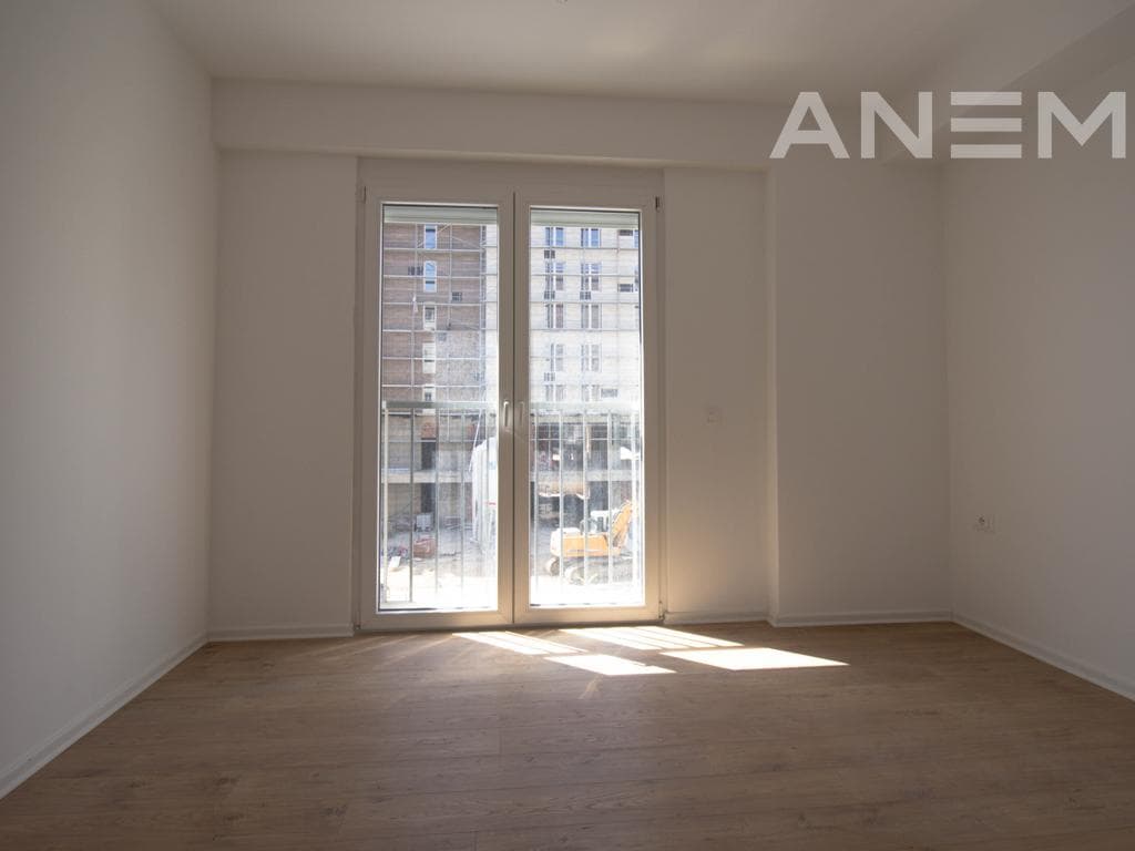 Banesë/ Zyre me qira me 3 hapësira në Veternik 4