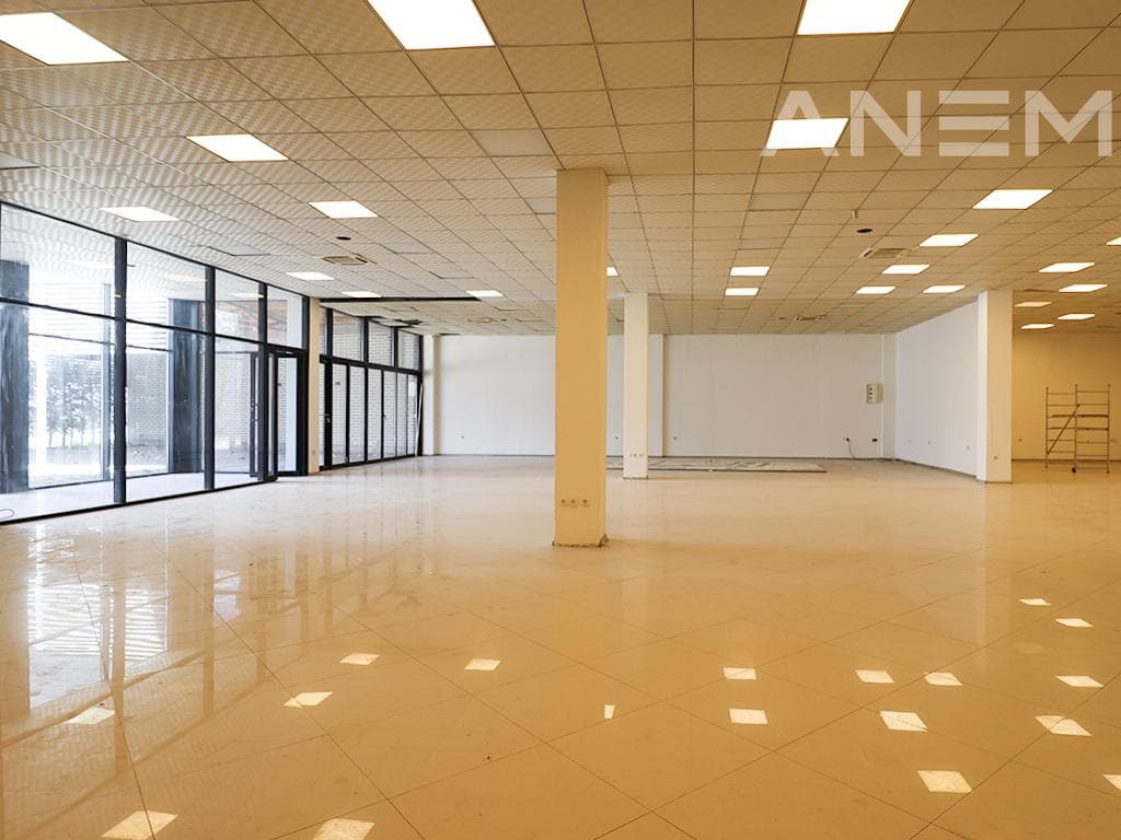 Objekt me qira 640m² në Magjistralen Lipjan-Prishtinë