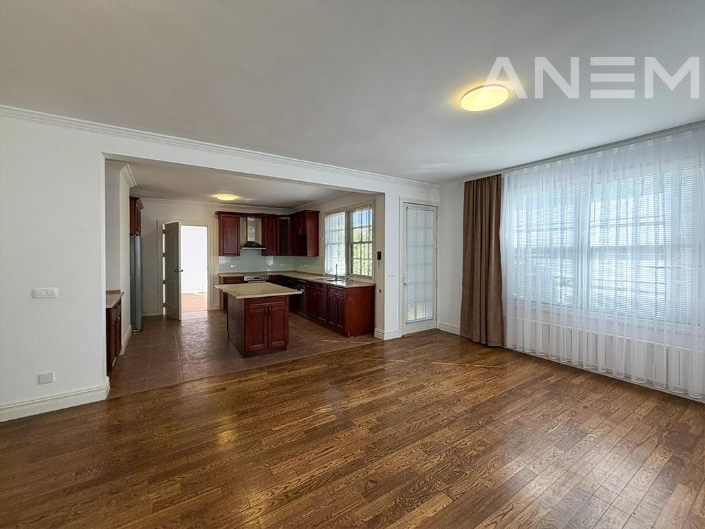 Shtëpi me qira 423m² në Fshatin Amerikan 3