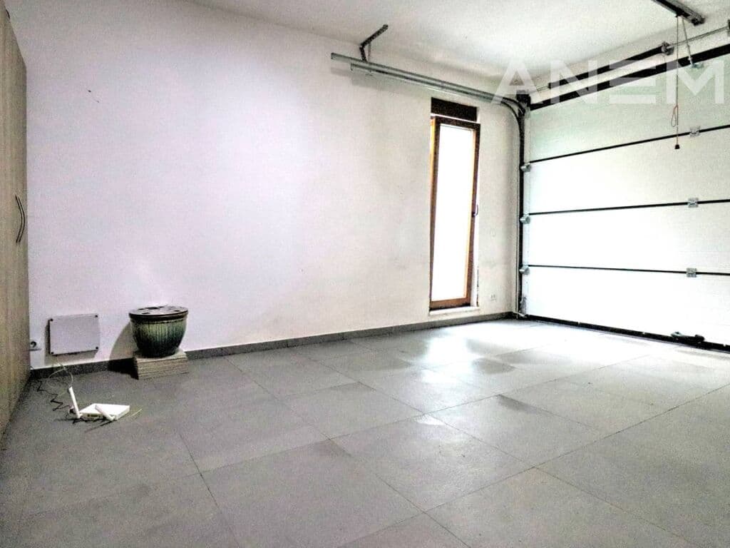 Shtëpi me qira 360m² në Marigona Residence