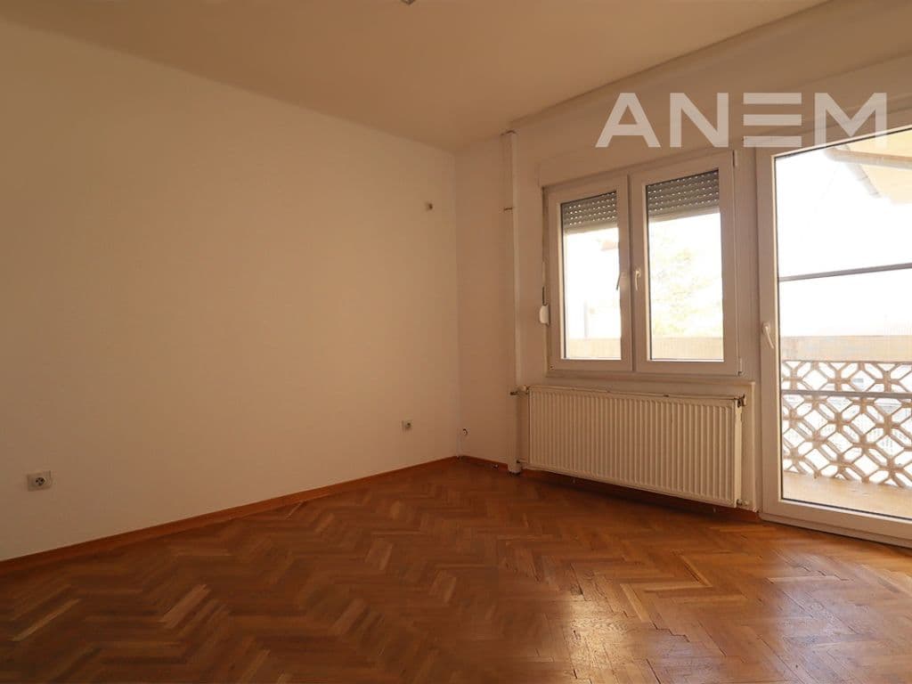 Shtëpi me qira me 9 hapësira pune në Arbëri 3