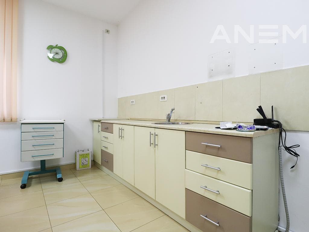Zyre me qira me 1 hapësirë pune në Lakrishtë 4