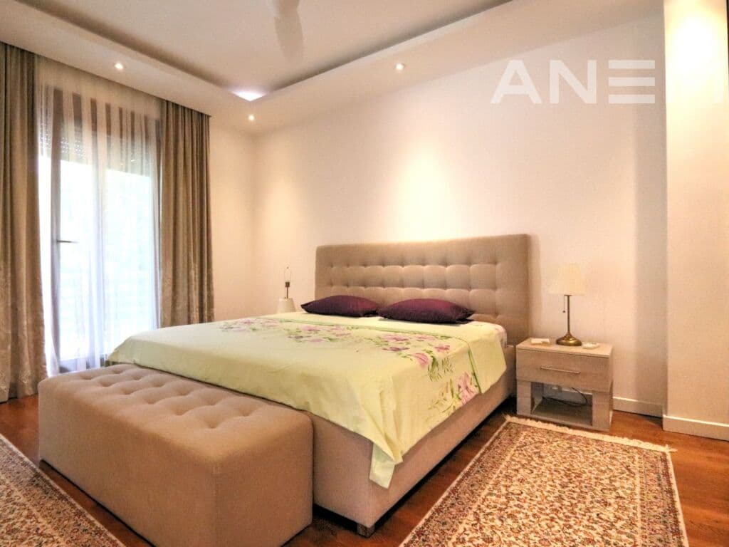 Shtëpi me qira 360m² në Marigona Residence