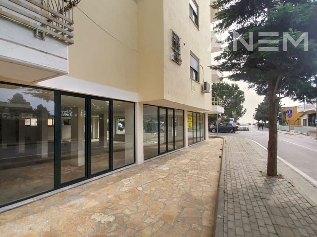 Lokal me qira 300 m2 në Durrës 4